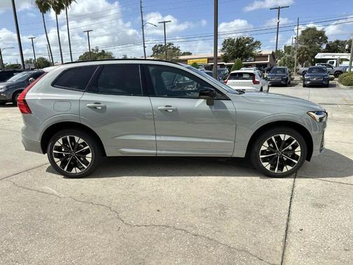 2026 Volvo XC60 B5 Plus