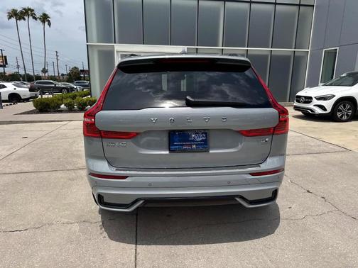 2025 Volvo XC60 Plug-In Hybrid T8 Plus