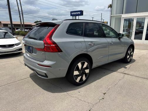2025 Volvo XC60 Plug-In Hybrid T8 Plus