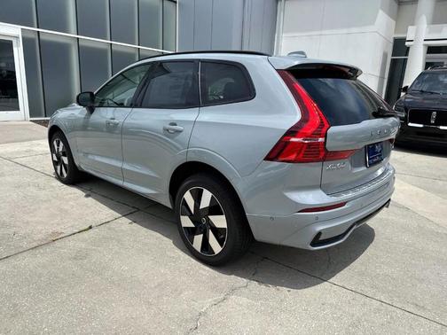2025 Volvo XC60 Plug-In Hybrid T8 Plus