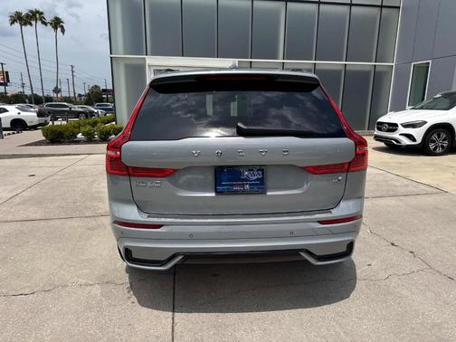 2025 Volvo XC60 Plug-In Hybrid T8 Plus