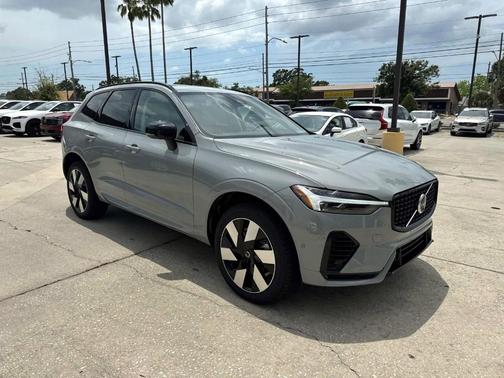 2025 Volvo XC60 Plug-In Hybrid T8 Plus