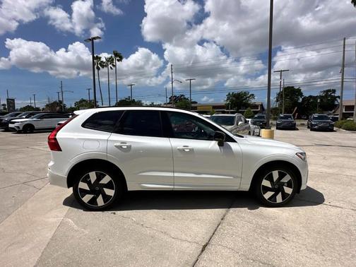 2025 Volvo XC60 Plug-In Hybrid T8 Plus