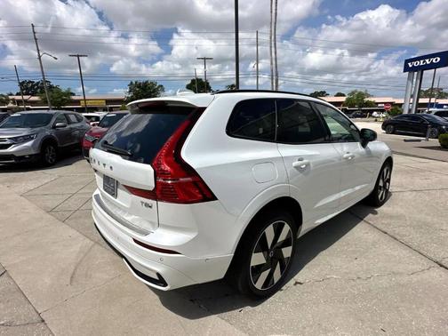2025 Volvo XC60 Plug-In Hybrid T8 Plus