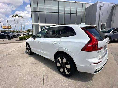2025 Volvo XC60 Plug-In Hybrid T8 Plus