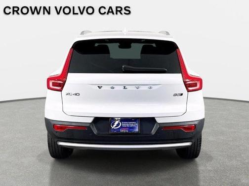 Crystal White 2024 Volvo XC40 B5 Ultimate Bright Theme
