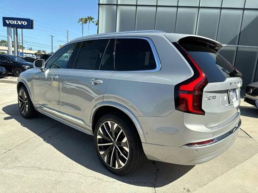 2025 Volvo XC90 B5 Plus 7-Seater