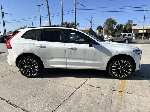 2026 Volvo XC60 B5 Ultra