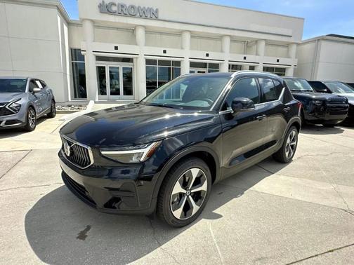 2025 Volvo XC40 B5 Core Bright Theme