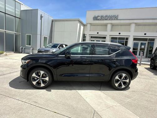 2025 Volvo XC40 B5 Core Bright Theme