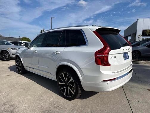 2025 Volvo XC90 B6 Plus 7-Seater