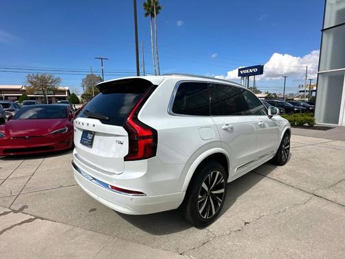 2025 Volvo XC90 Plug-In Hybrid T8 Core 7-Seater