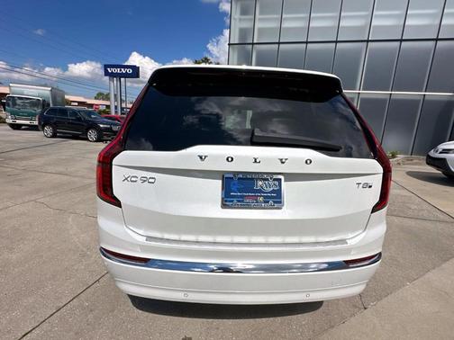 2025 Volvo XC90 Plug-In Hybrid T8 Core 7-Seater