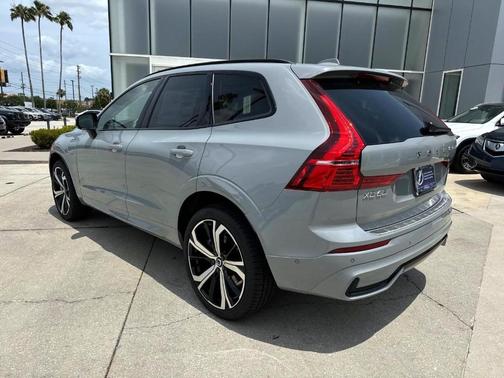 2025 Volvo XC60 Plug-In Hybrid T8 Ultra