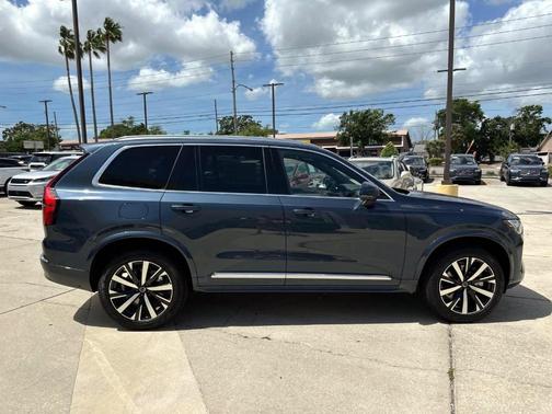 2025 Volvo XC90 B5 Core