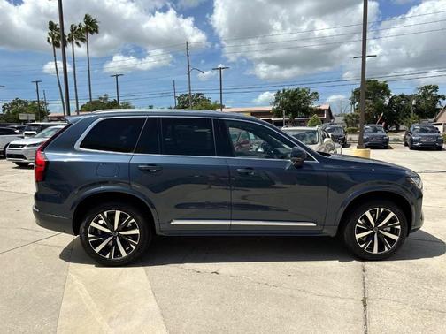 2025 Volvo XC90 B5 Core