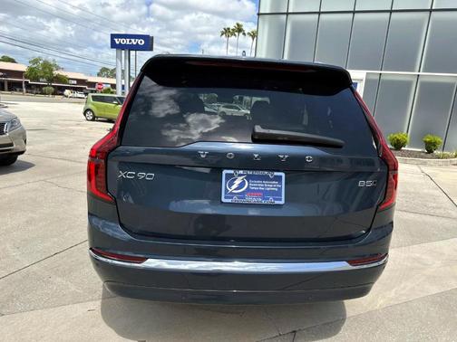 2025 Volvo XC90 B5 Core