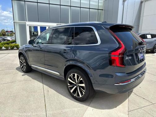 2025 Volvo XC90 B5 Core