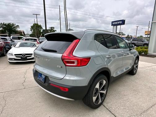 2025 Volvo XC40 B5 Plus Bright Theme