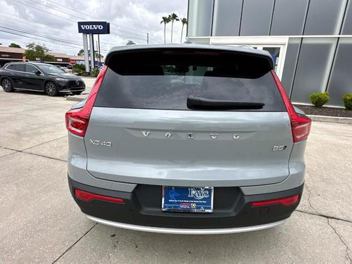 2025 Volvo XC40 B5 Plus Bright Theme