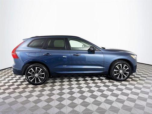 2024 Volvo XC60 B5 Plus Dark Theme