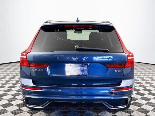 2024 Volvo XC60 B5 Plus Dark Theme