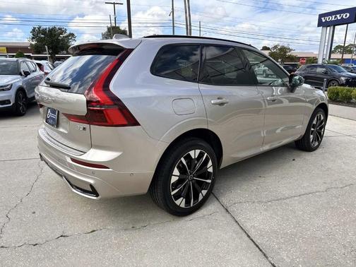 2026 Volvo XC60 B5 Plus