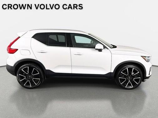 2024 Volvo XC40 B5 Ultimate Bright Theme