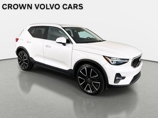 2024 Volvo XC40 B5 Ultimate Bright Theme