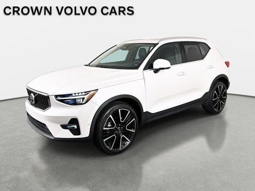 2024 Volvo XC40 B5 Ultimate Bright Theme