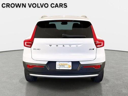 2024 Volvo XC40 B5 Ultimate Bright Theme