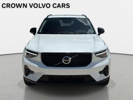 Crystal White 2026 Volvo XC40 B5 Plus