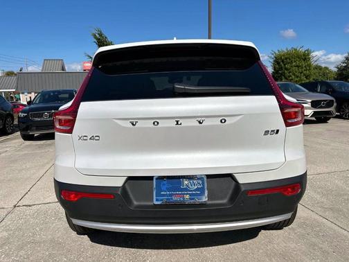 2025 Volvo XC40 B5 Plus Bright Theme