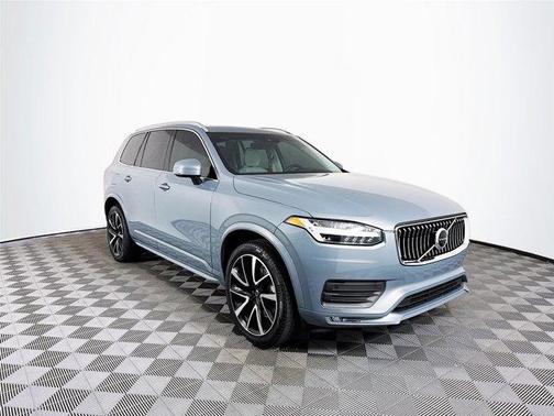 2022 Volvo XC90 T6 Momentum 7 Passenger