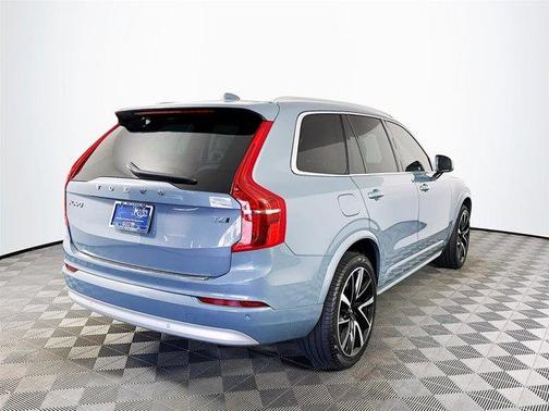 2022 Volvo XC90 T6 Momentum 7 Passenger