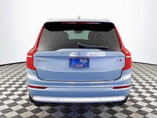 2022 Volvo XC90 T6 Momentum 7 Passenger