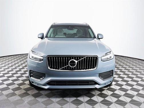 2022 Volvo XC90 T6 Momentum 7 Passenger