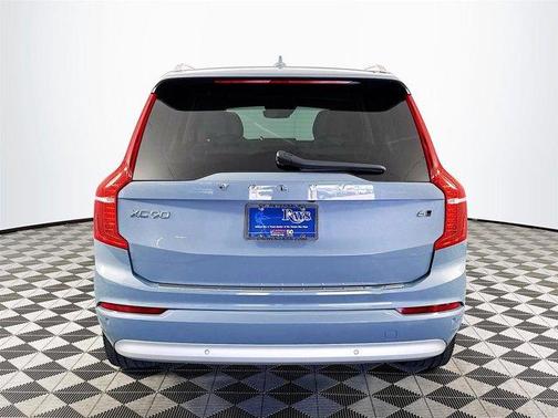 2022 Volvo XC90 T6 Momentum 7 Passenger
