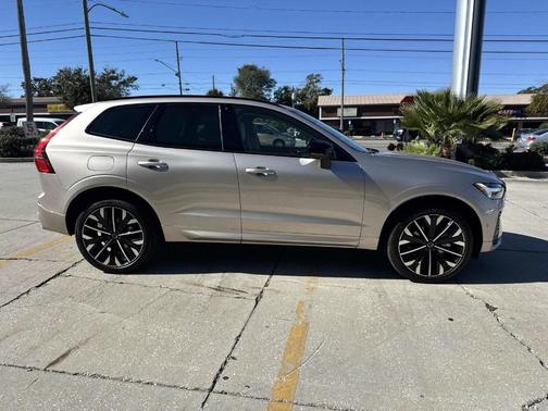 2026 Volvo XC60 B5 Ultra