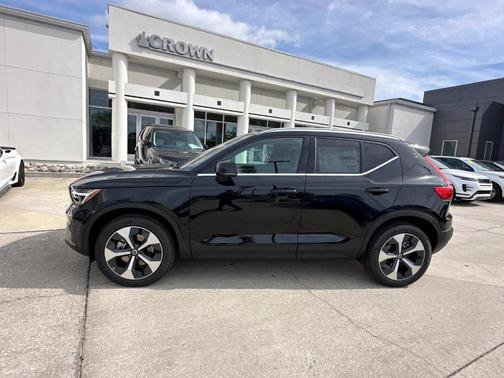 2025 Volvo XC40 B5 Core Bright Theme