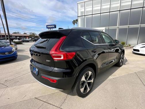 2025 Volvo XC40 B5 Core Bright Theme