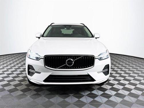2022 Volvo XC60 B5 Momentum