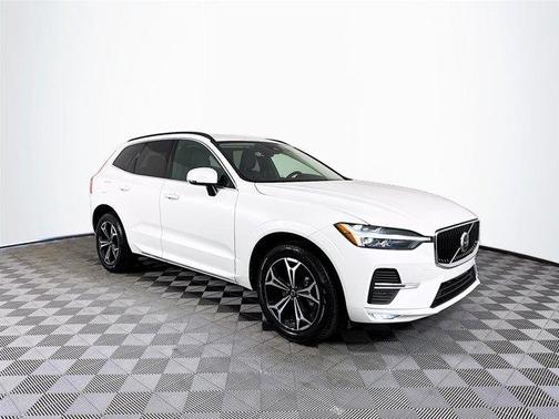 2022 Volvo XC60 B5 Momentum