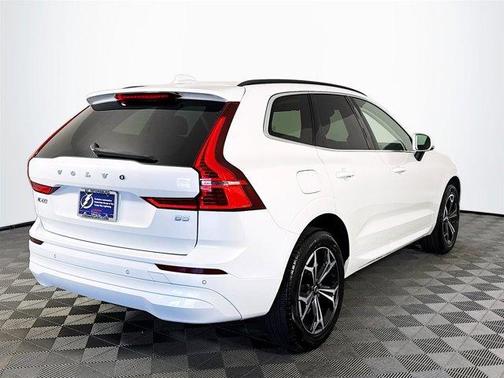 2022 Volvo XC60 B5 Momentum