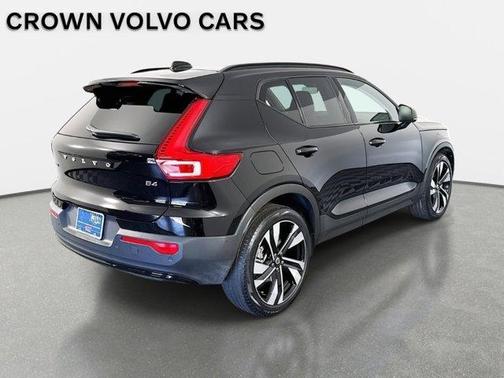 2023 Volvo XC40 B4 Ultimate Dark Theme