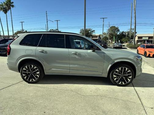 2026 Volvo XC90 B6 Ultra Dark Theme 7-Seater