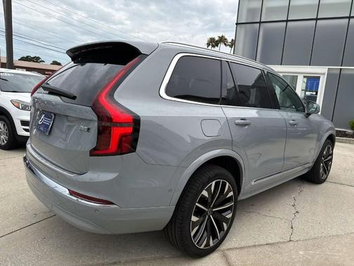2025 Volvo XC90 B5 Plus 7-Seater