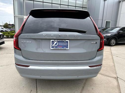 2025 Volvo XC90 B5 Plus 7-Seater