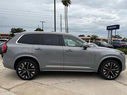 2025 Volvo XC90 B5 Plus 7-Seater
