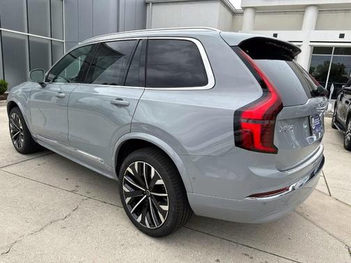 2025 Volvo XC90 B5 Plus 7-Seater
